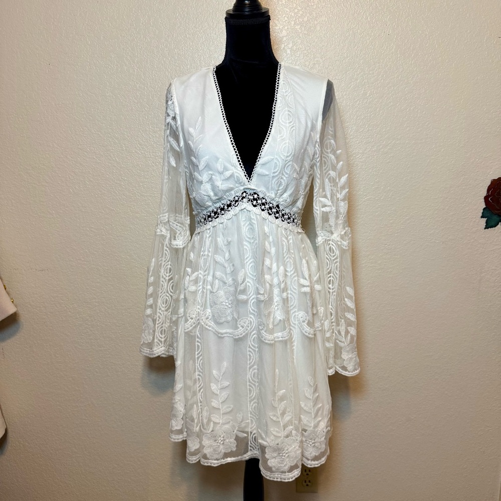 Southern Fried Chics White Lace Embroidered Mini Dress Bell Sleeve Size Large - Picture 2 of 15